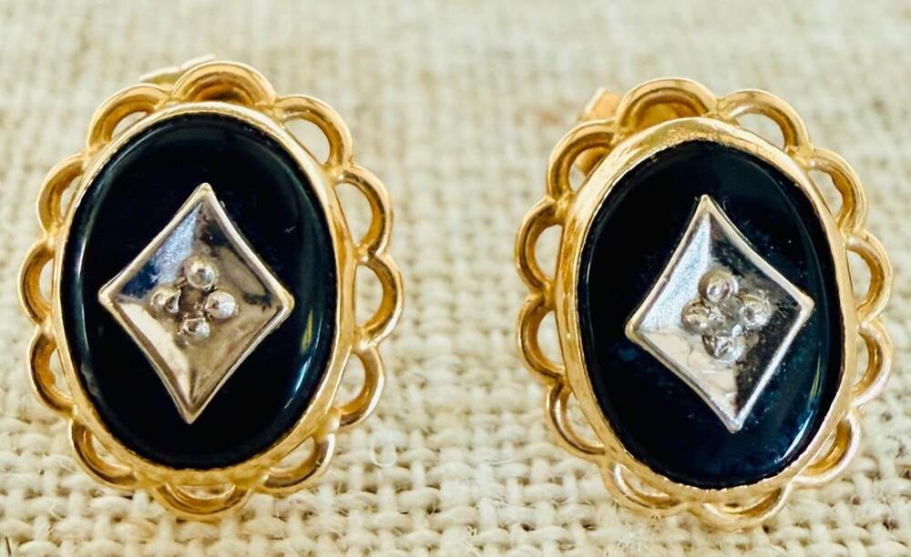 Vintage 14K Yellow Gold Black Onyx & Diamond Stud Earrings Scallop Frame
